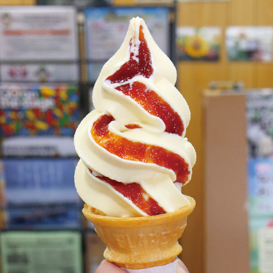 道の駅 うり坊の郷katamata　桃太郎（トマト）ソフトクリーム