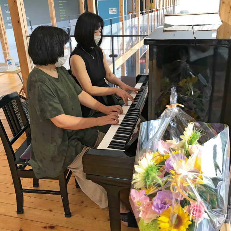 【山口】道の駅仁保の郷で、日曜の午後はピアノの生演奏 地元情報誌が山口県を深堀していくウェブマガジン 【山口】道の駅仁保の郷で、日曜の午後はピアノの生演奏 地元情報誌が山口県を深堀していくウェブマガジン